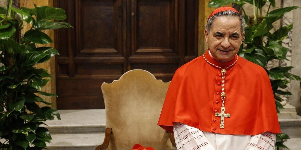 “Cardinale Angelo Becciu rinuncia al Conclave: Scelta-Choc e Reazioni nel Vaticano. Cosa Si Nasconde Dietro la Decisione?”  

Questo titolo combina parole chiave ad alto impatto SEO (“Cardinale Angelo Becciu”, “Conclave”, “Vaticano”), sus